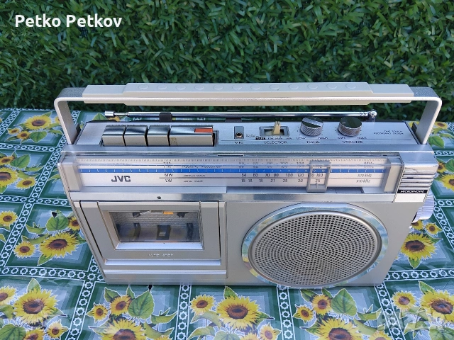 Продавам Касетофон ( JVC RC-250L JAPAN 1980) , снимка 2 - Радиокасетофони, транзистори - 54571974
