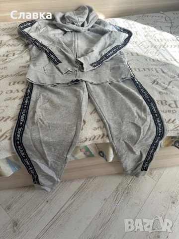 Продавам екип на Tommy Hilfiger размер L, снимка 2 - Спортни дрехи, екипи - 54740700