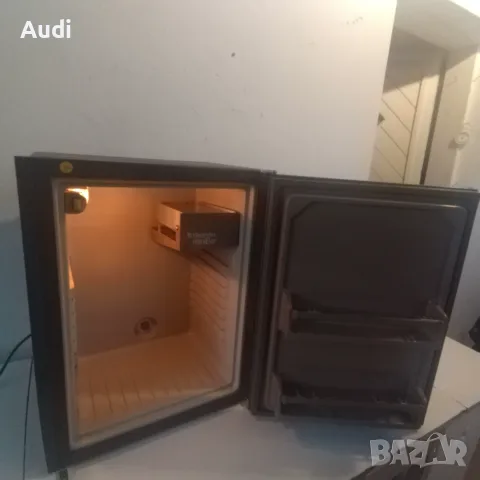 Амонячен хладилник тип мини бар. ELECTROLUX  minibar   Обем 30 ЛИТРА / работещ на 230V