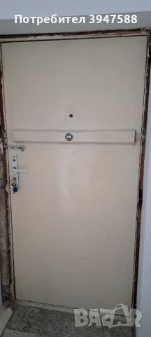 Продавам метална врата с каса