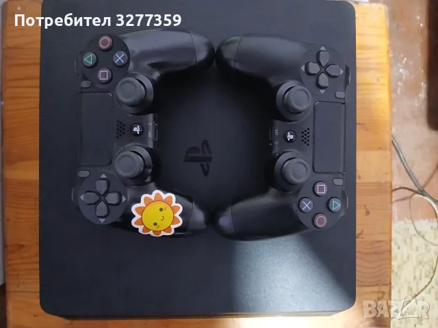 Ps4 slim sus dva djoistika