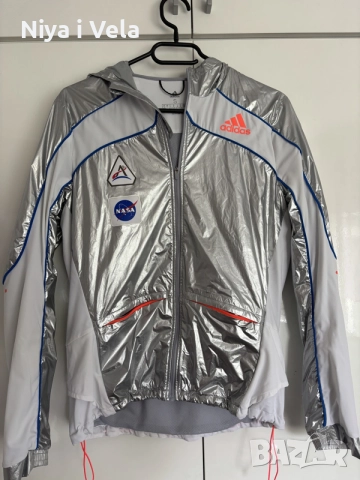 Сребриста ветровка Adidas x Nasa чисто нова