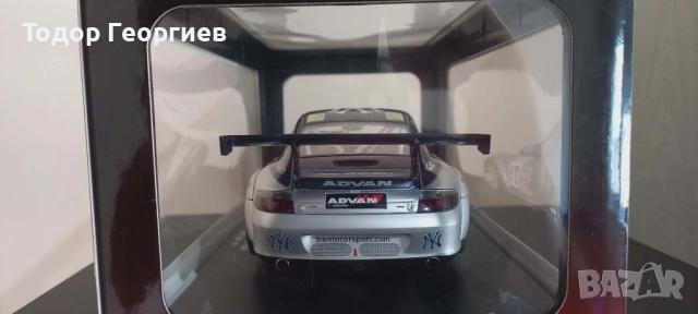 Porsche 911 GT3 RsR Autoart 1:18, снимка 2 - Колекции - 54760621