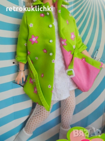 Колекционерска кукла Барби Far Out Barbie 1999, снимка 3 - Колекции - 55232654