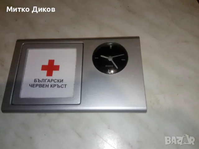 Часовник будилник червен кръст с магнит за хладилник или друго като нов