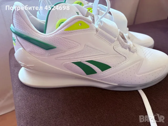 Чисто нови щангетки на Reebok, размер 44,5. Отличен избор за спортисти и фитнес ентусиасти.