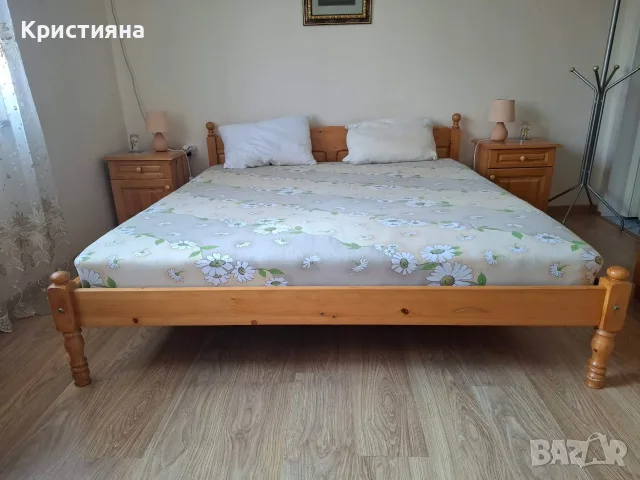 Дървена спалня + матрак и две нощни шкафчета, снимка 2 - Спални и легла - 55672937