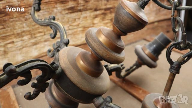 Стар полилей от дърво, мед и бронз. Четири лампи с фасунга E27.