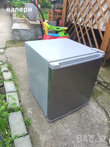 Малък хладилник работи перфектно, много тих., снимка 2 - Хладилници - 54607627