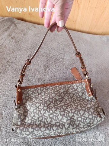 DKNY оригинална мини чанта, снимка 8 - Чанти - 54821538