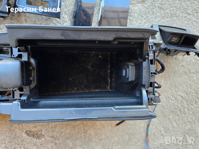 Подлакътник ляв волан OEM MERCEDES W212 E 350 CDI 4MATIC OM642 2011, снимка 3 - Части - 54665659
