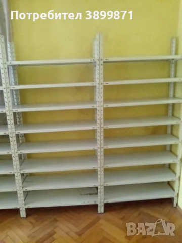 Продавам  железни стелажи 