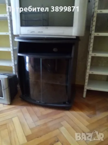 Продавам ТВ шкаф 