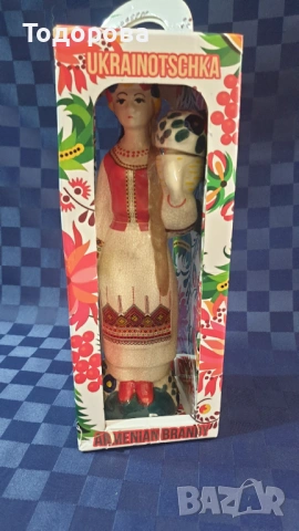 Порцеланов декантер -Украинка, снимка 2 - Антикварни и старинни предмети - 54006713