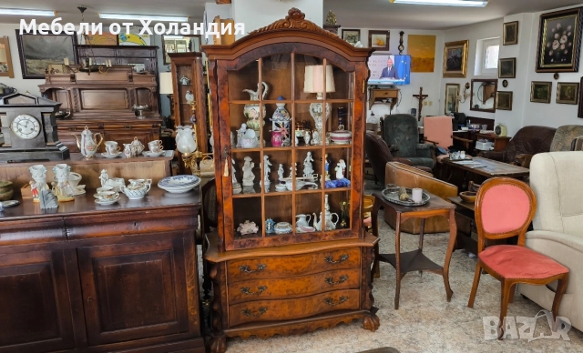 Барокова витрина с чекмеджета