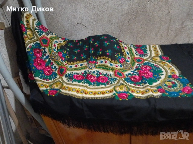 Gypsy floral multi 70 s Folkschal полски вълнен 144х144см ресни 12 см, снимка 2 - Шалове - 55190127