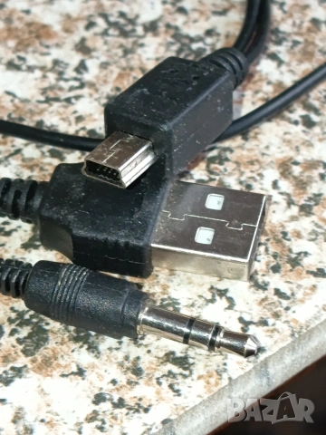 Кабел с един жак и два куплунга, снимка 1 - USB кабели - 54166228