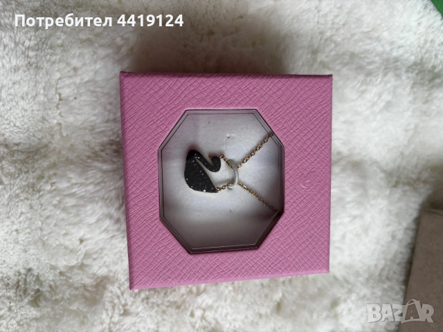 колие на Swarovski, снимка 2 - Колиета, медальони, синджири - 55089113