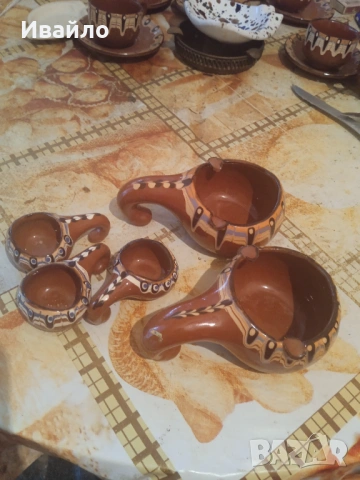 Комплект керамични чаши, два пепелника и три малки чашки, снимка 2 - Антикварни и старинни предмети - 54546699