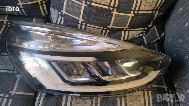 Продавам оборудван десен фар за Renault Clio 