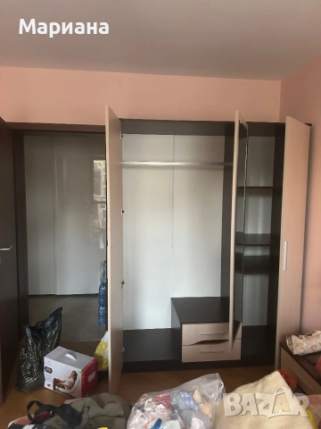 Продавам трикрилен гардероб, снимка 7 - Гардероби - 53156965