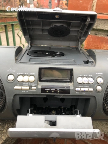 JVC RV-B55 CD/Cassette Boombox, снимка 2 - Радиокасетофони, транзистори - 54810138