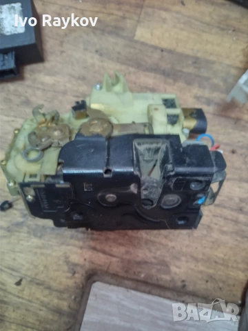 Брава , Предна лява за VW POLO IV , 1J0837349A