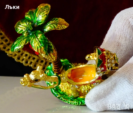Позлатена кутийка,фигура Камила,Палма,кристали. , снимка 2 - Други - 55102128
