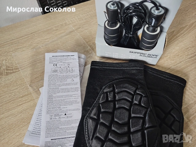 Еластични наколенки размер М и въже за скачане 