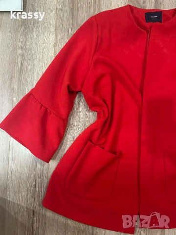 Красиво голямо червено дамско сако с интересен ръкав (размер 3ХЛ), снимка 2 - Рокли - 53996936