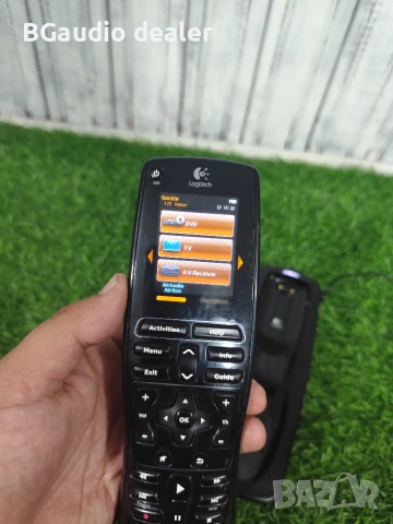 Logiteac Harmony One Advanced Universal Remote, снимка 3 - Дистанционни - 55168051