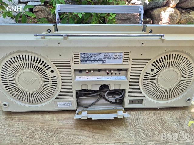 Радиокасетофон Sharp GF-575, снимка 4 - Радиокасетофони, транзистори - 55186005