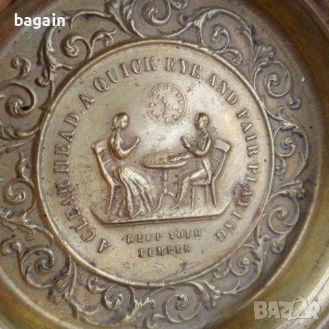 Комарджийска чинийка за хвърляне на зарове.