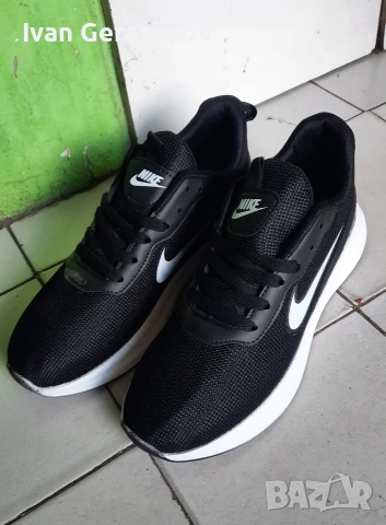 Маратонки Nike 41 номер, снимка 3 - Маратонки - 54660238