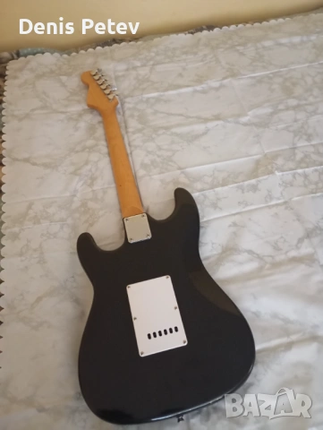 Продавам електрическа китара модел fender в много добро състояние, с класически fender цвят., снимка 7 - Китари - 54650489