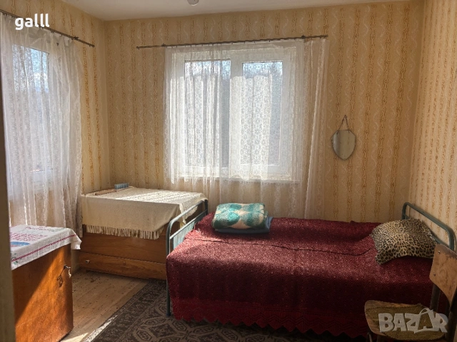 Къща в центъра на селото – отлична локация, снимка 10 - Къщи - 53830740