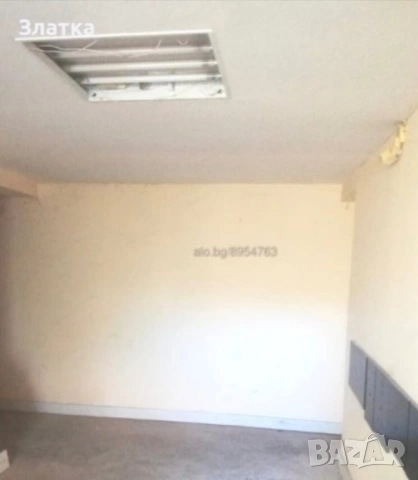 Давам под наем помещение в центъра на Кюстендил, около 20 квадратни метра за 90 евро (споразумение), снимка 2 - Магазини - 54082634