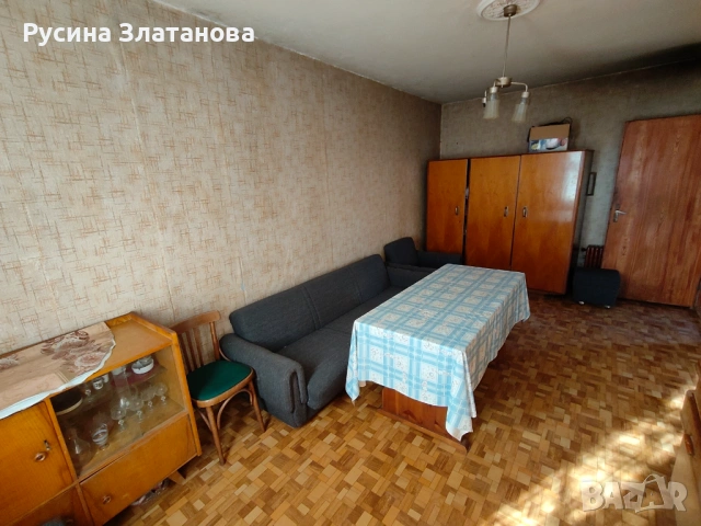 Продава триетажна масивна къща в с.Челопеч с голям двор и лице на две улици, снимка 5 - Къщи - 53959949