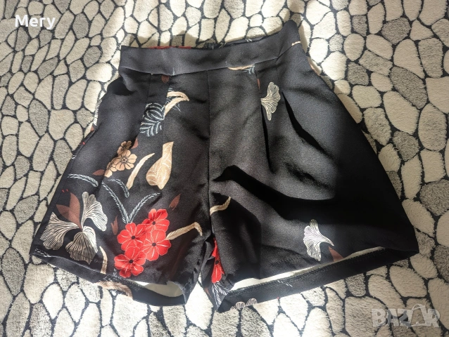 Дамски къси панталонки с висока талия и флорален десен