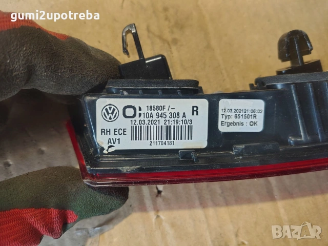 Светлоотразител Десен на Багажник 10A945308A Volkswagen ID.3 E11 pro, снимка 3 - Части - 55173302