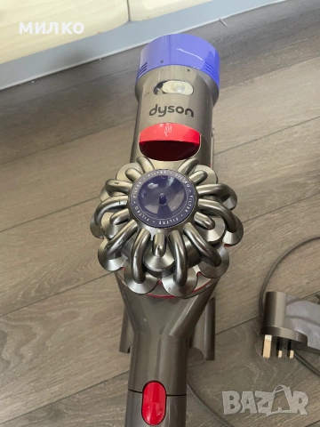 Акумулаторна прахосмукачка  DYSON V-8, снимка 2 - Прахосмукачки - 55035801