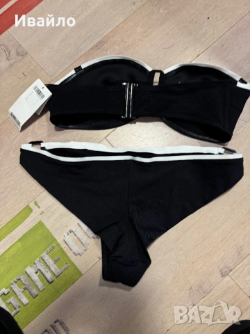 Чисто нов марков бански Chantelle – модел Bandeau с бял кант, снимка 2 - Бански костюми - 54487036