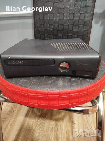 Продавам модната конзола XBOX 360 Slim, снимка 6 - Xbox конзоли - 54317809