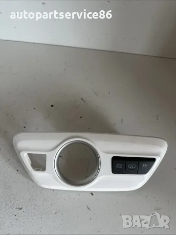 Облицовка около селектор за скоростна кутия 58841-47040 за Toyota Prius 1.8 хибрид (2018)