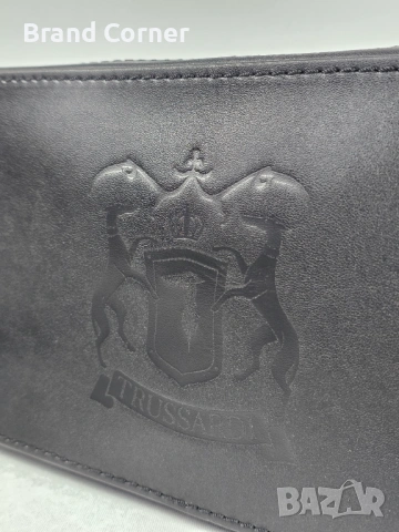 Нова дамска чанта Trussardi - черна, релефно лого и dust bag, снимка 4 - Чанти - 54408796