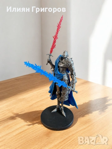 Фигурка Anime Armored Knight / рицар с огнени мечове, снимка 3 - Колекции - 54875610