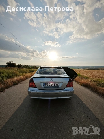 Продавам Mercedes-Benz Е 220, снимка 5 - Автомобили и джипове - 54991971