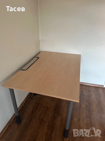Продавам професионални офис бюра Kinnarps, снимка 3 - Бюра - 54597280