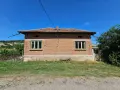 Къща с жилищна пристройка, равен двор и стопански постройки в с. Острица, снимка 4