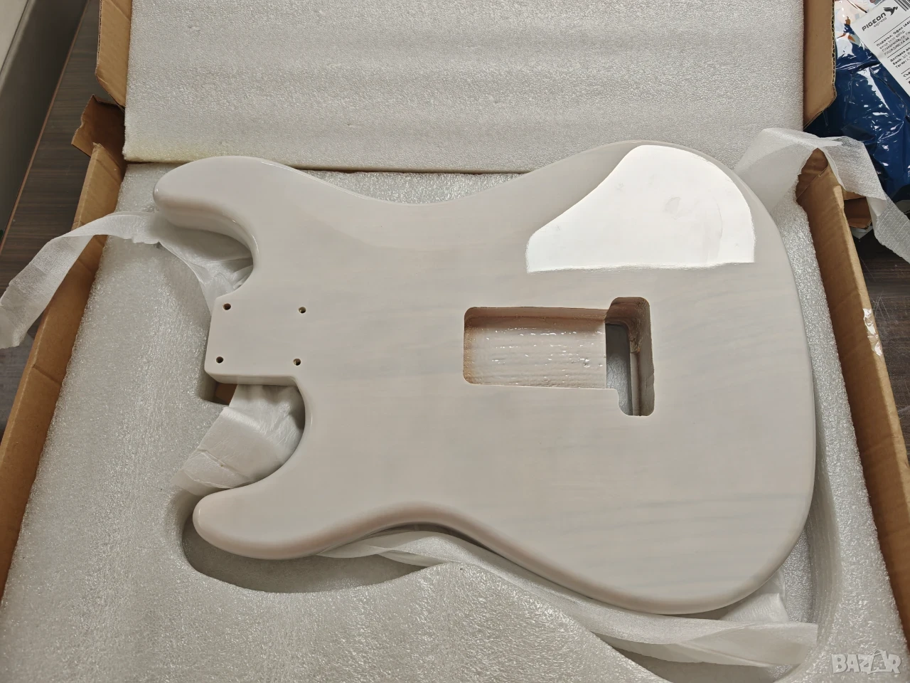 Ново тяло за електрическа китара Stratocaster HSH – масивно дърво, бяло, снимка 1